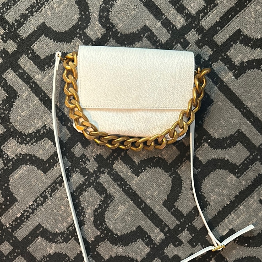 Elegant White and Gold Crossbody Bag with Chunky Chain Strap / NWOT -